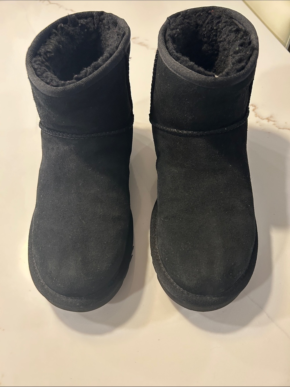 Women’s Ugg Classic Short Black Logo Shearling Size 7
